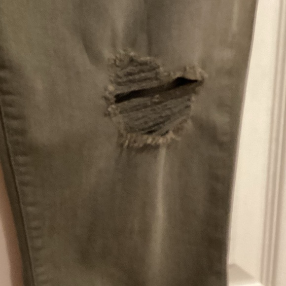 7 For All Mankind Olive Green Skinny Jean, Size 31 - Picture 3 of 15